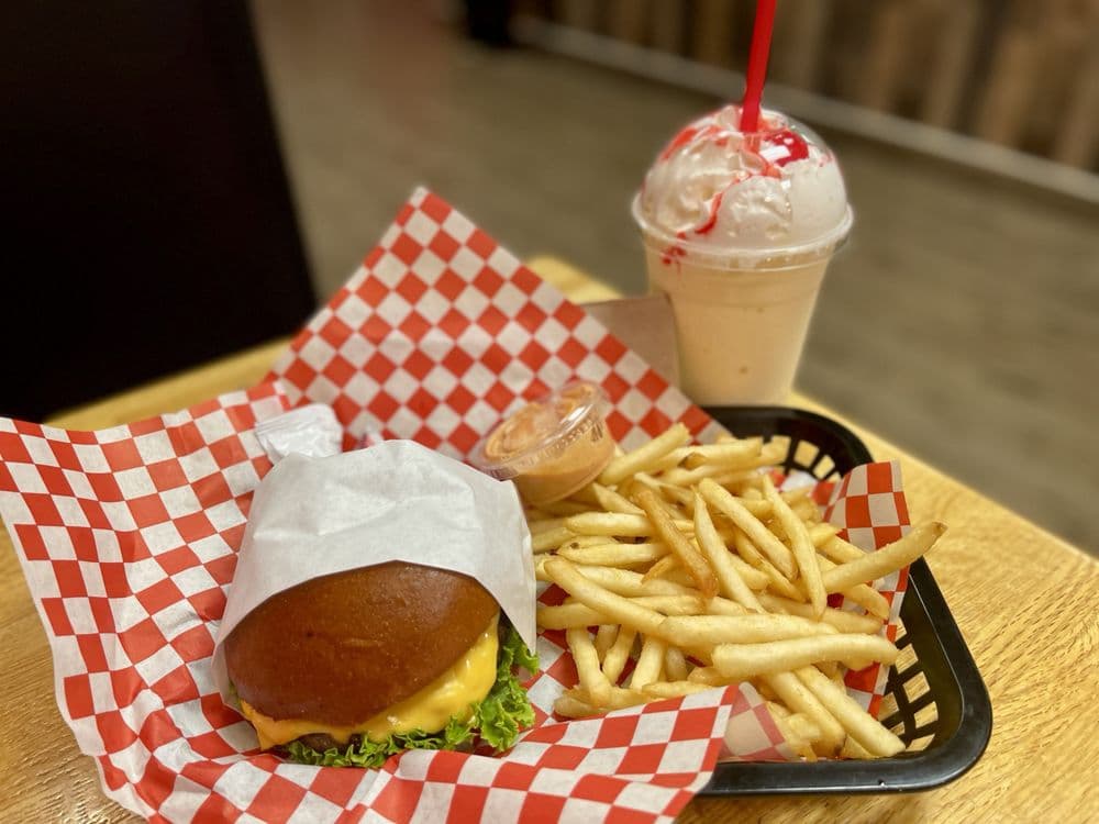 Fred's Burger — photo 1
