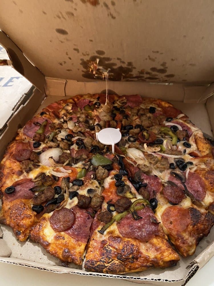 Round Table Pizza — photo 1