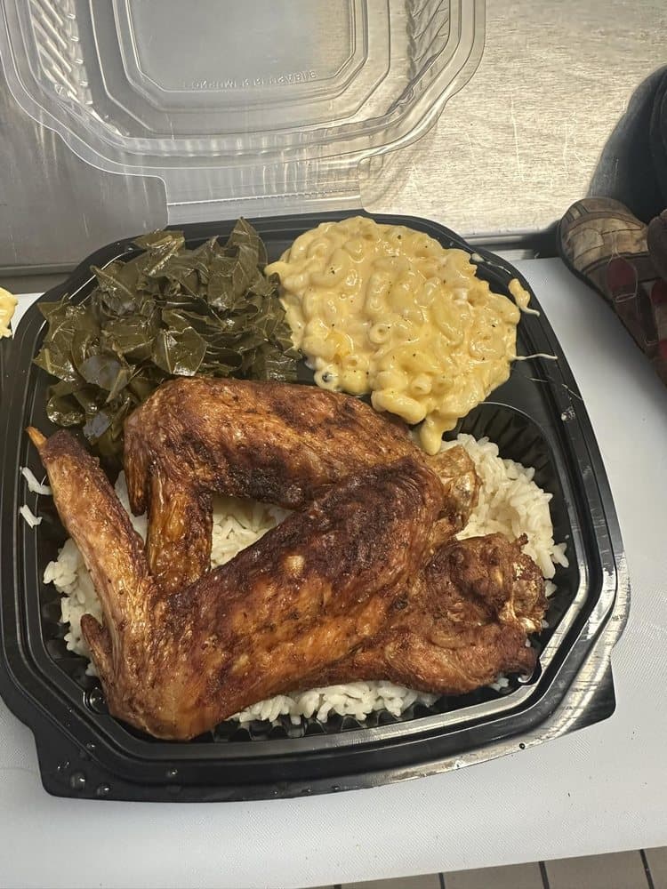 Hassan's Halal — photo 1