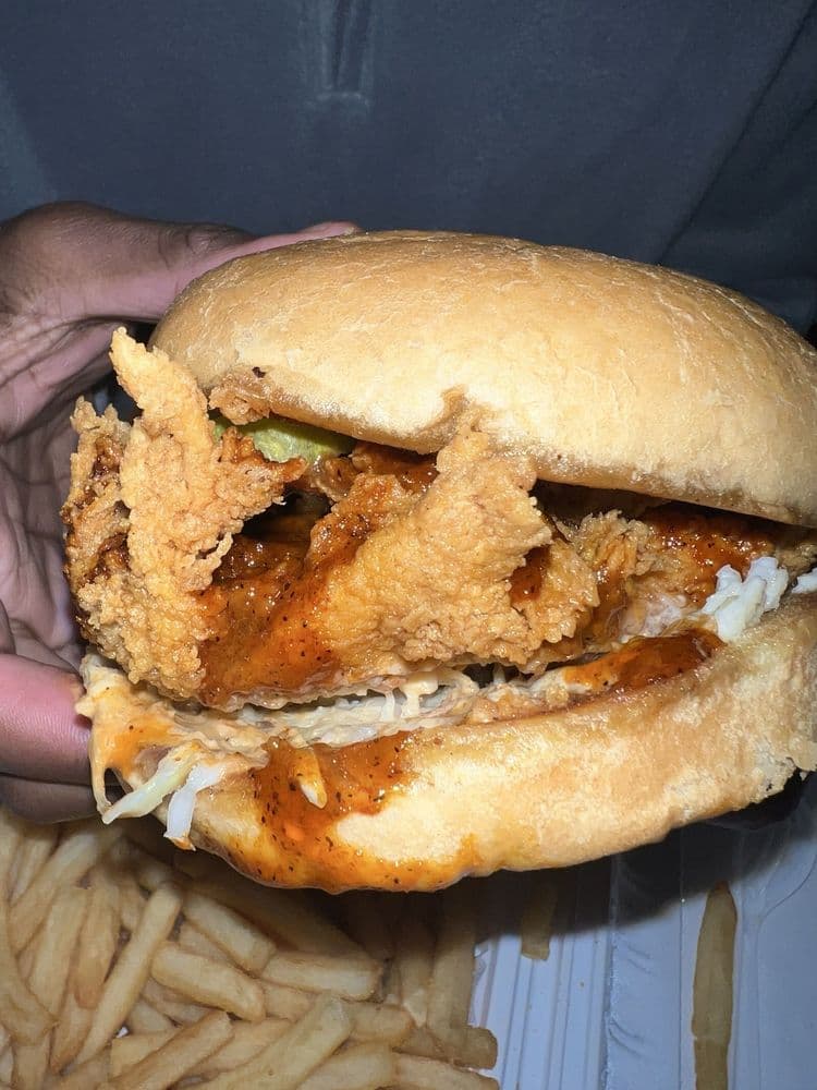 Zinger Chicken Burger — photo 1