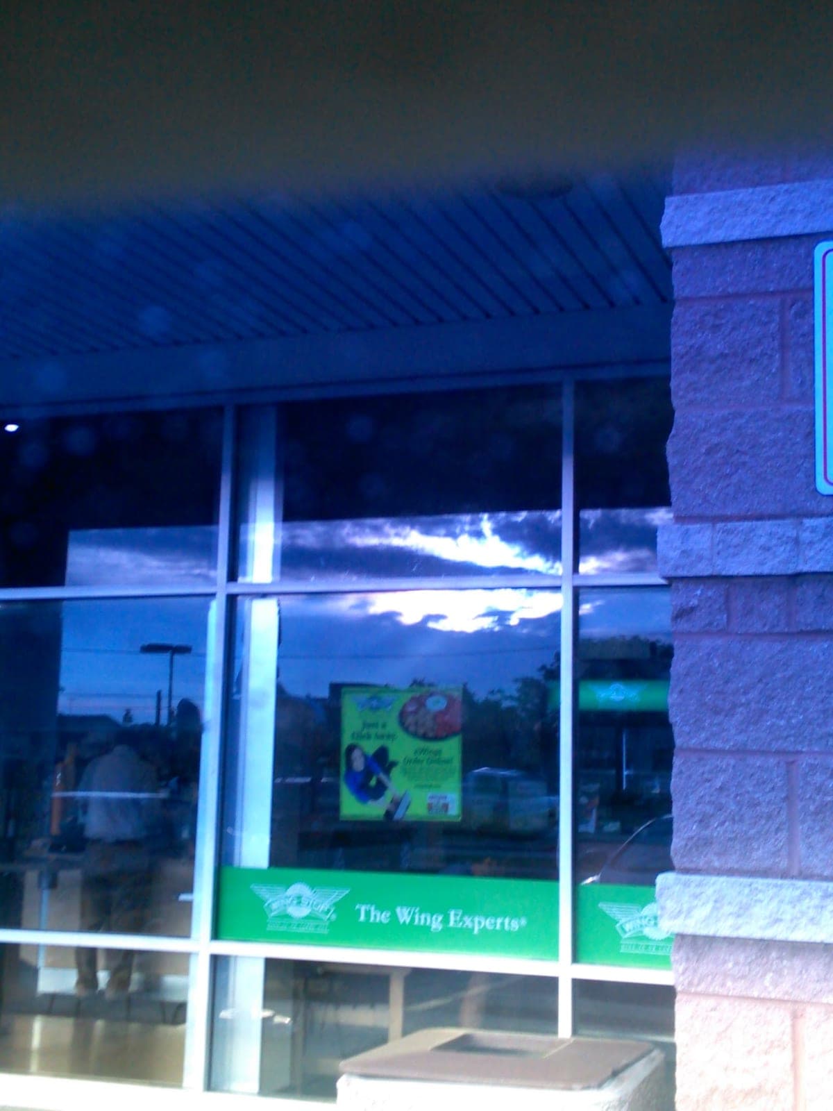 Wingstop — photo 1
