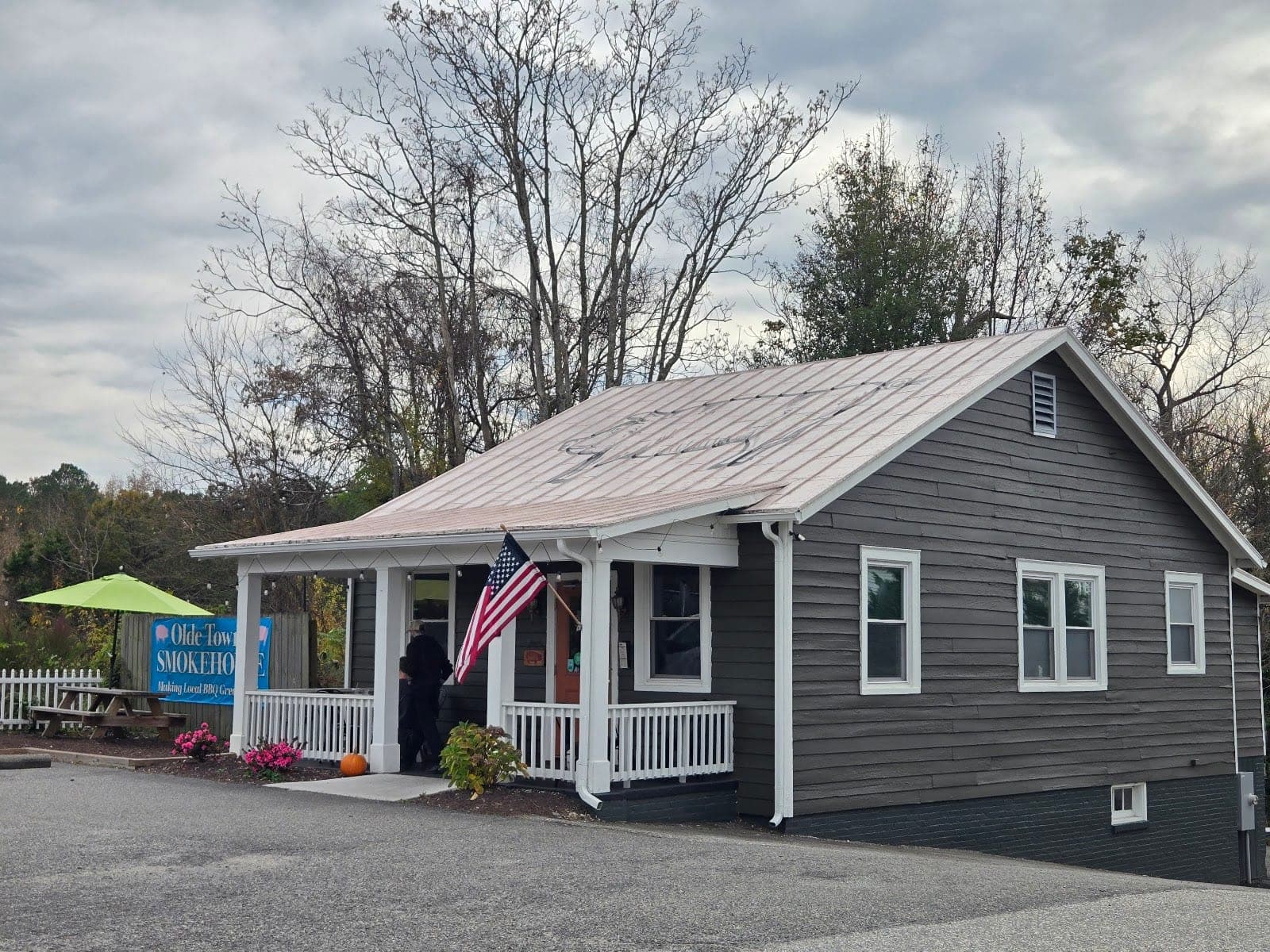 Dean's Bar-B-Que — photo 1