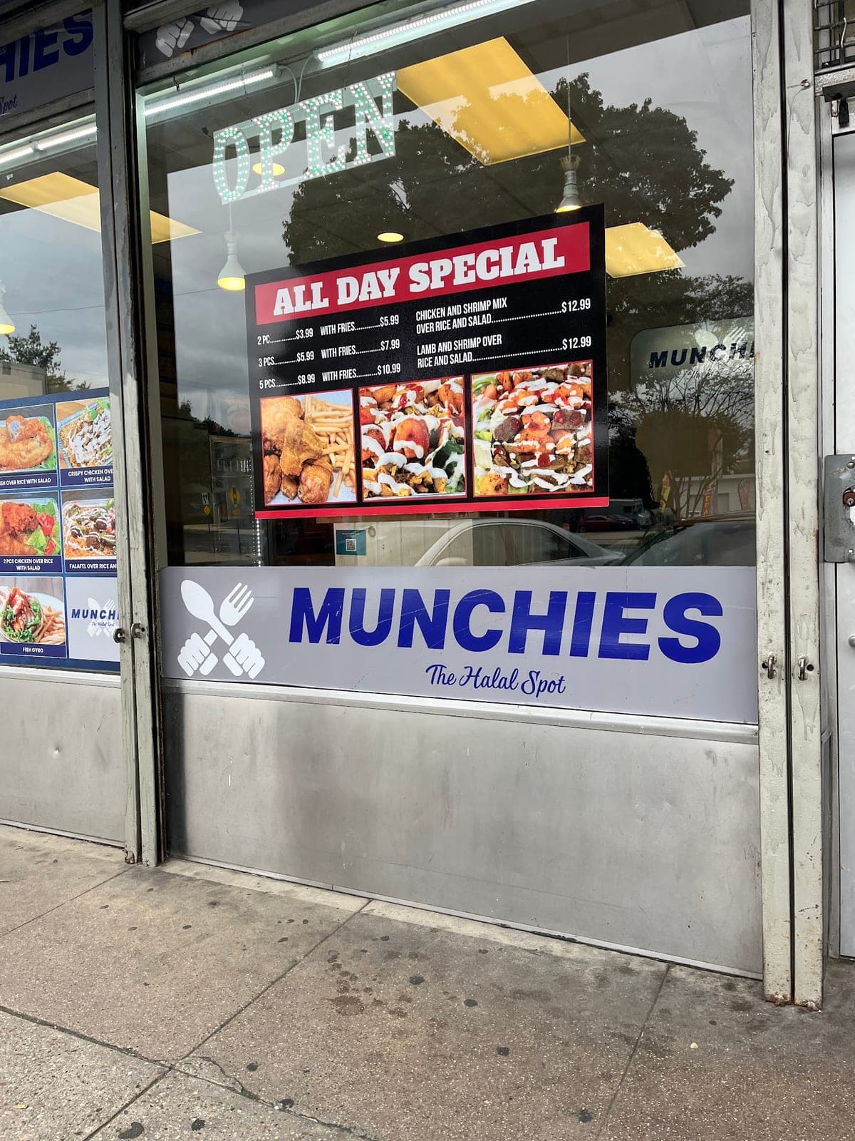 MUNCHIES THE HALAL SPOT — photo 5