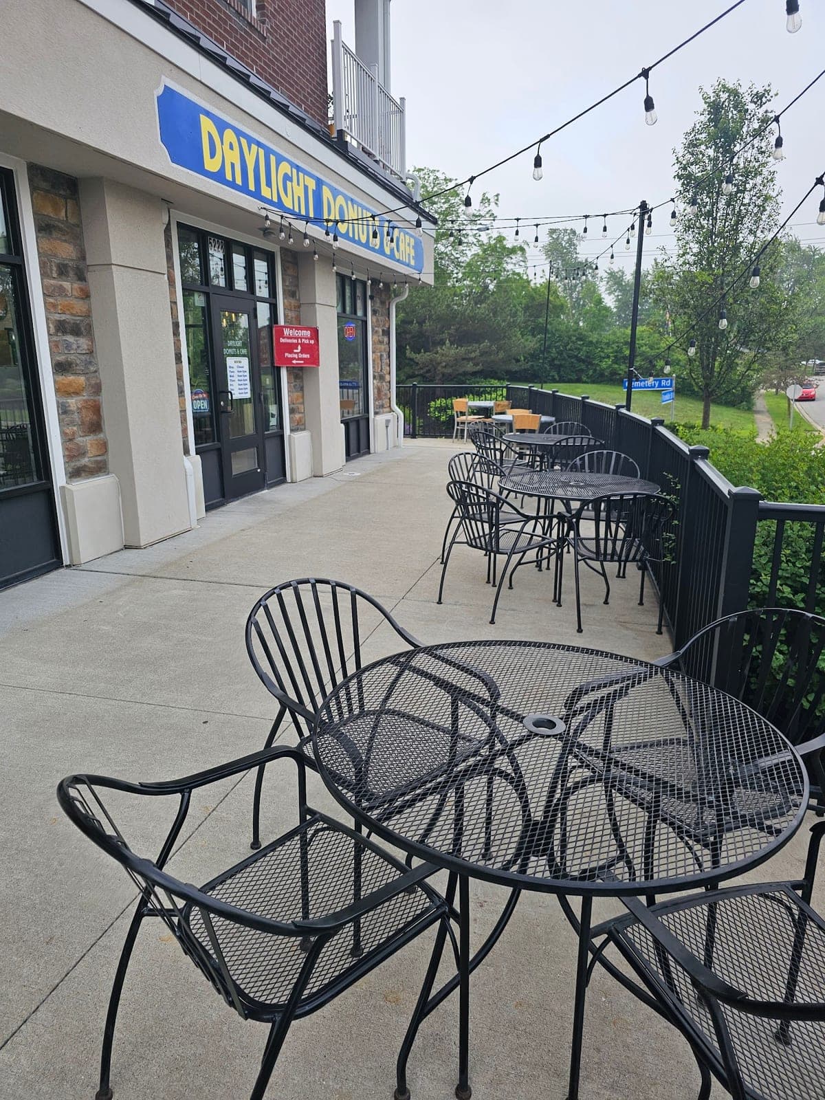 Daylight Donuts and Cafe — photo 1