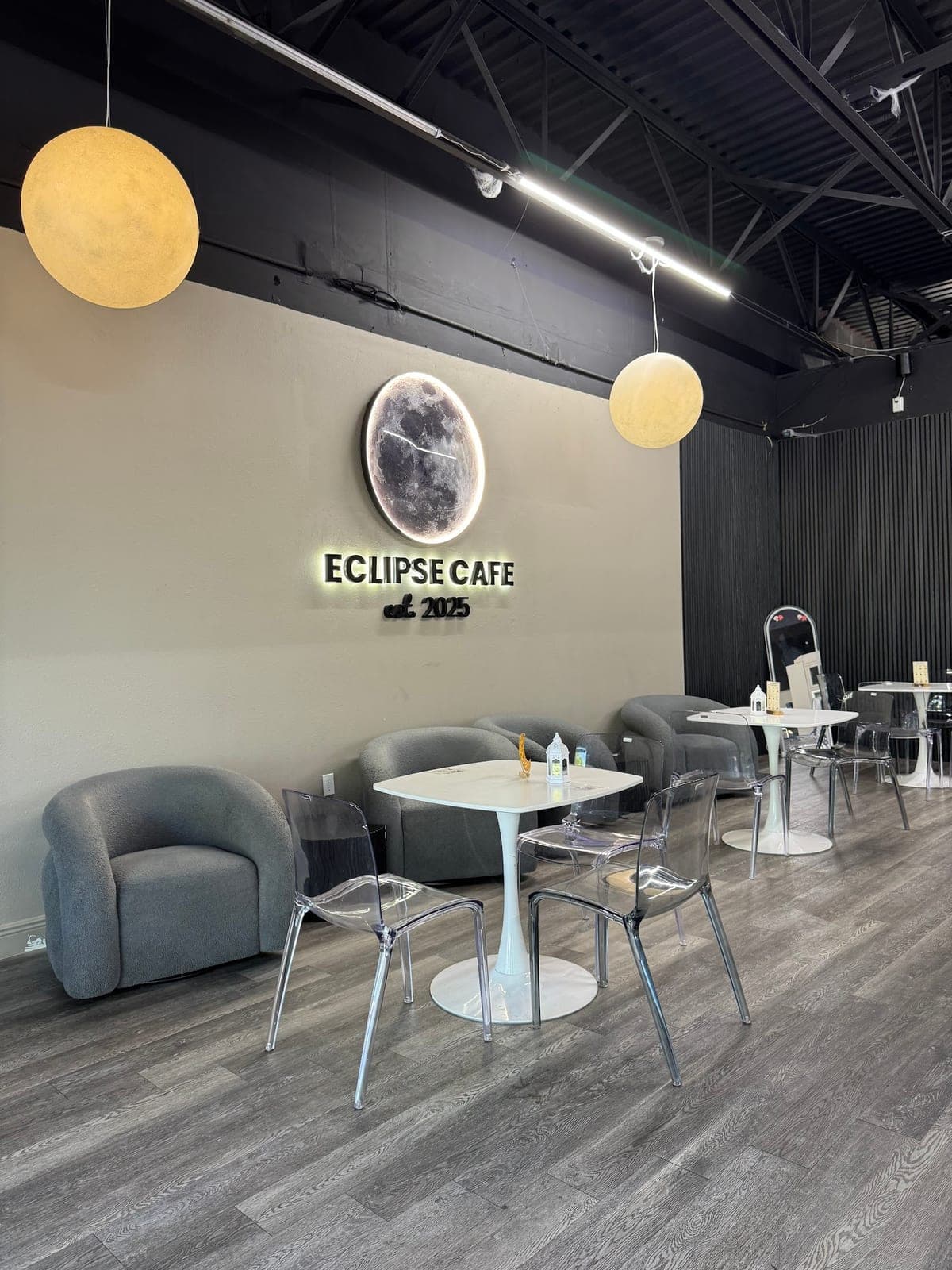 Eclipse Cafe — photo 1
