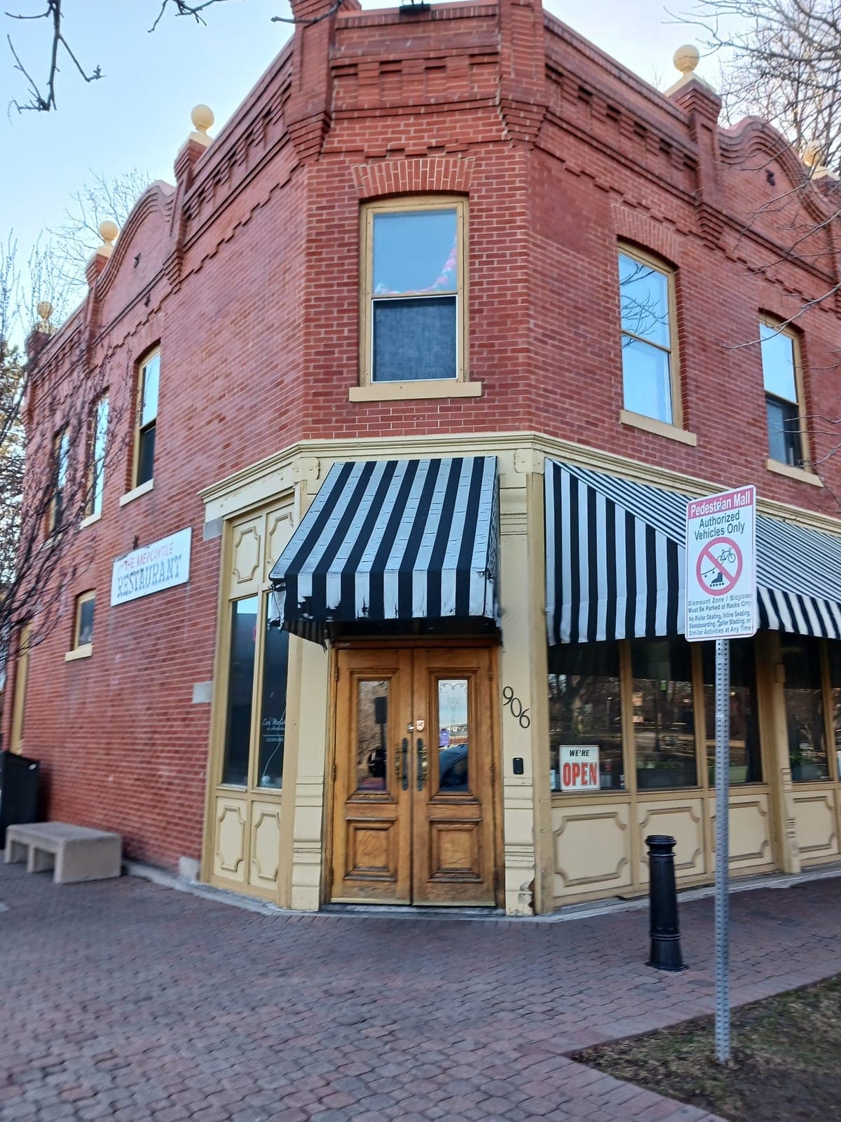Urban Cafe & Restaurant — photo 1