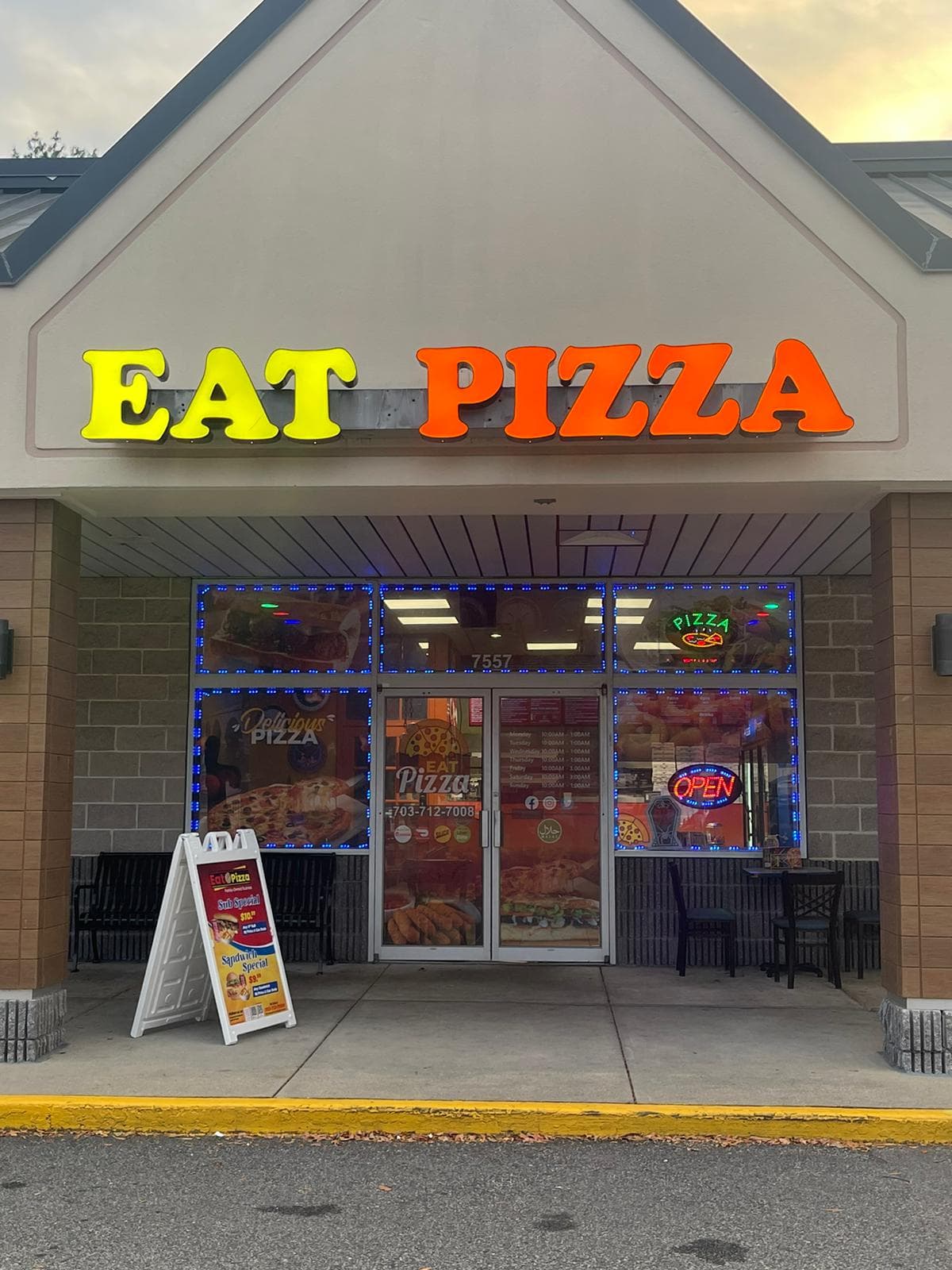 Eat Pizza — photo 1