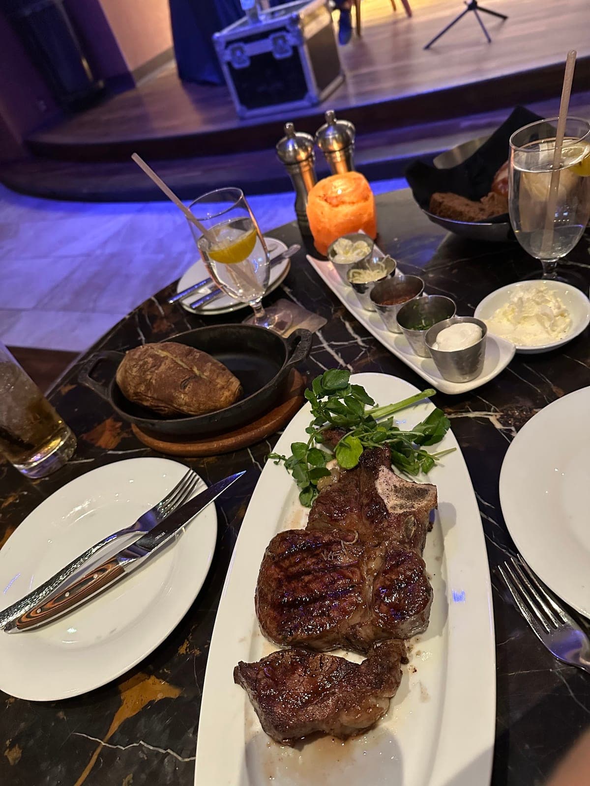 Council Oak Steaks & Seafood — photo 5