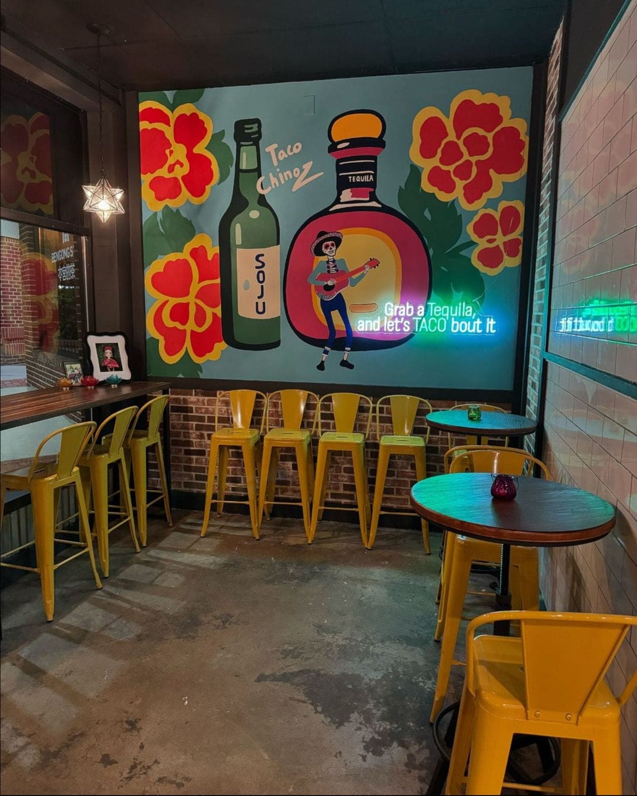 Taco Chinoz & Bar — photo 1