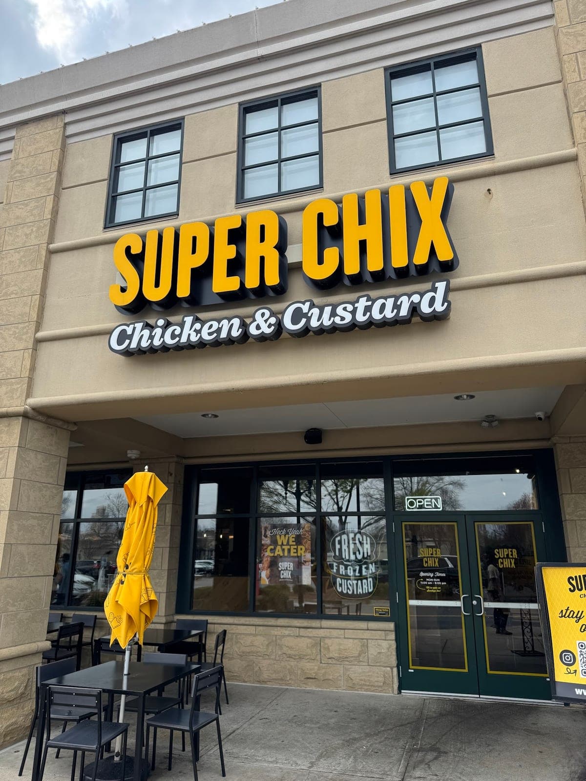 Super Chix — photo 1