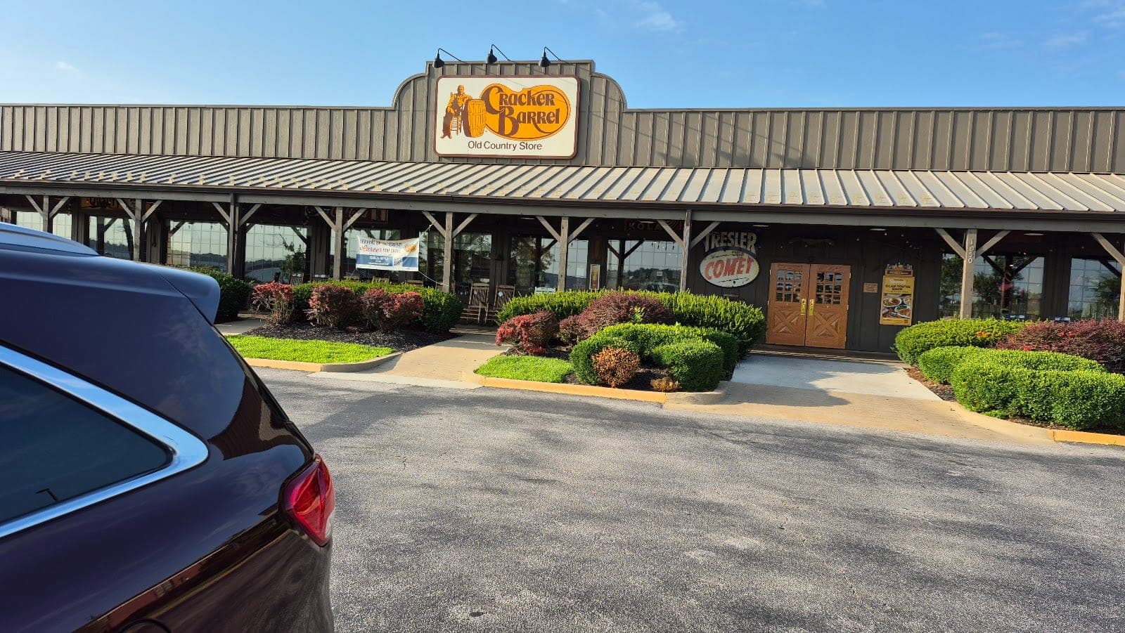 Cracker Barrel Old Country Store — photo 1