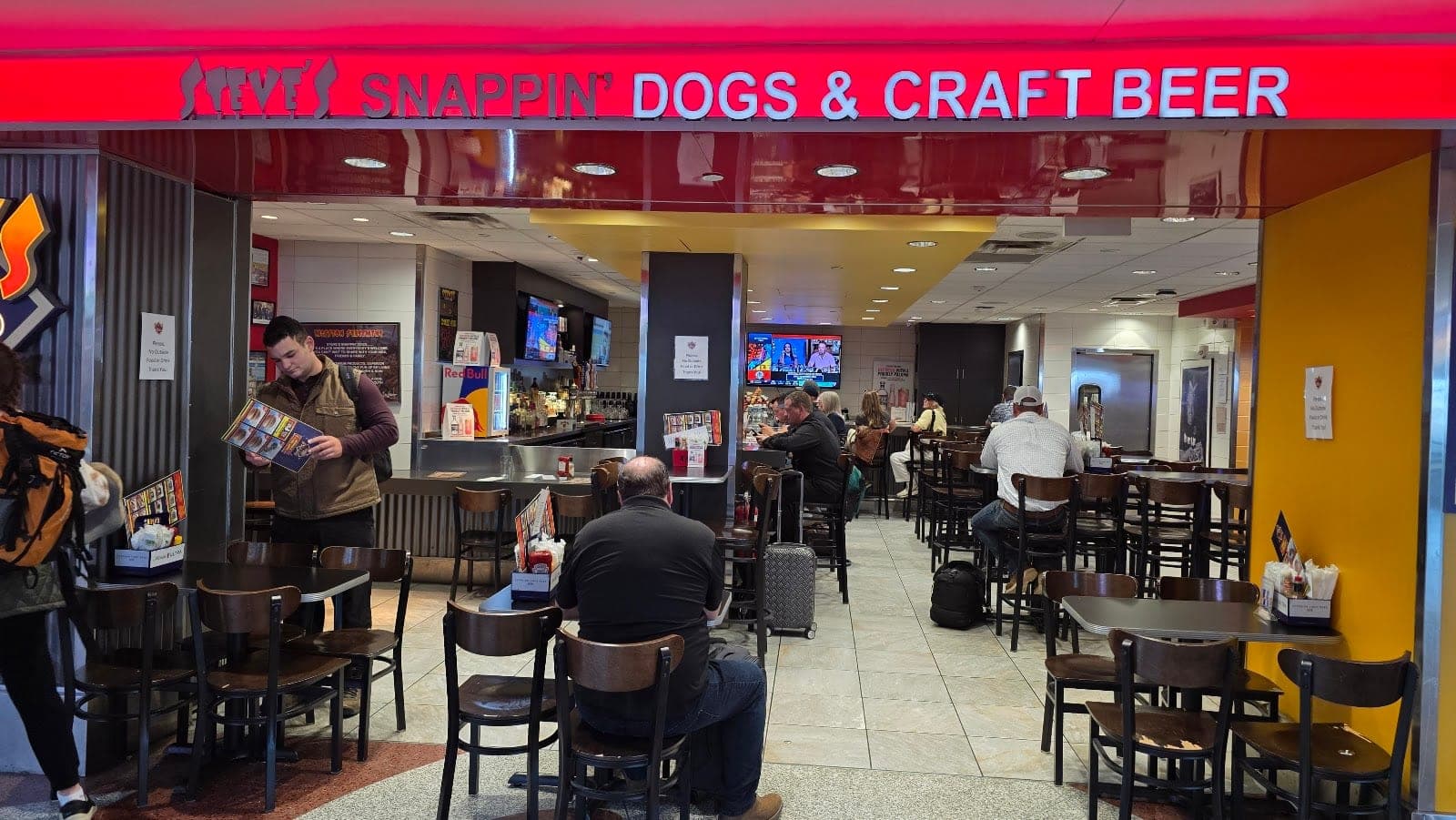 Steve's Snappin' Dogs — photo 3