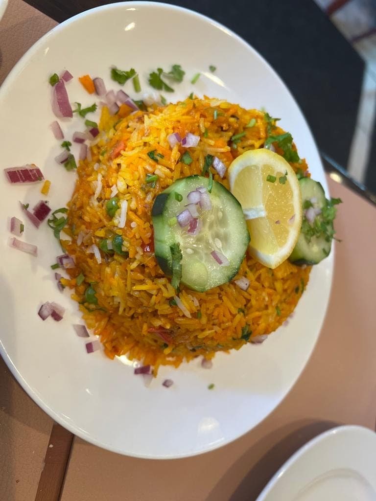 Omar Bagles & Restaurant — photo 4