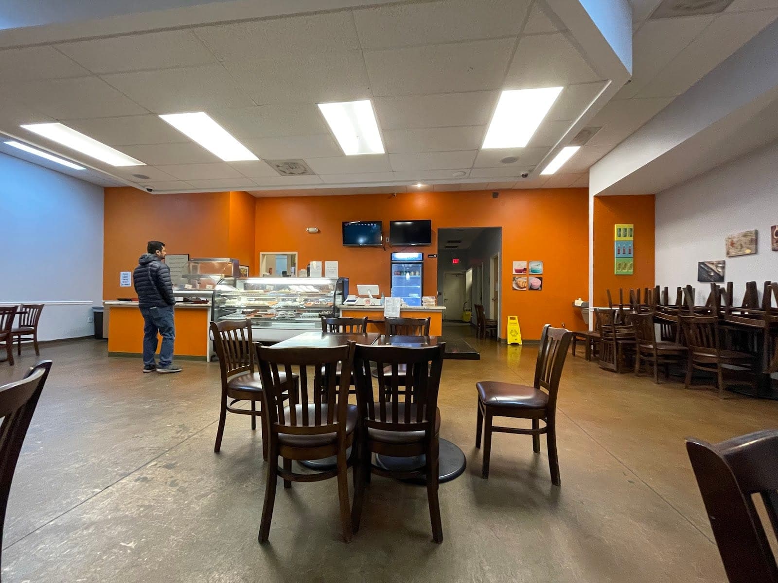 Hot Breads Cafe & Bakery — photo 1