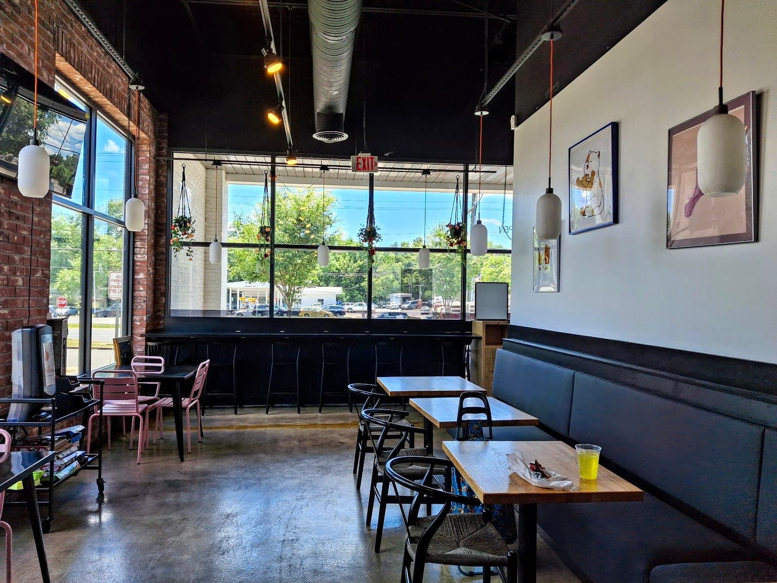 Hot Lola's Alexandria — photo 1